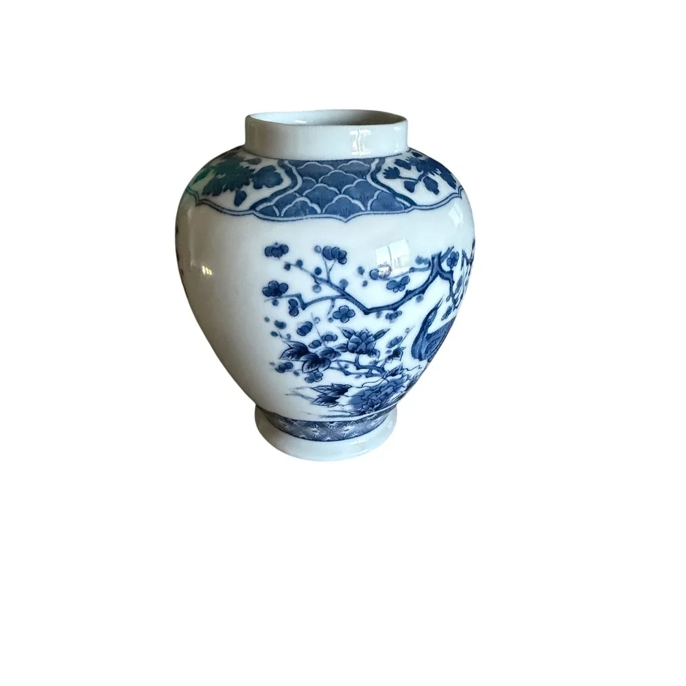 Vintage Blue and White Porcelain Ginger Jar Peacock Floral Chinoiserie Vase 6in